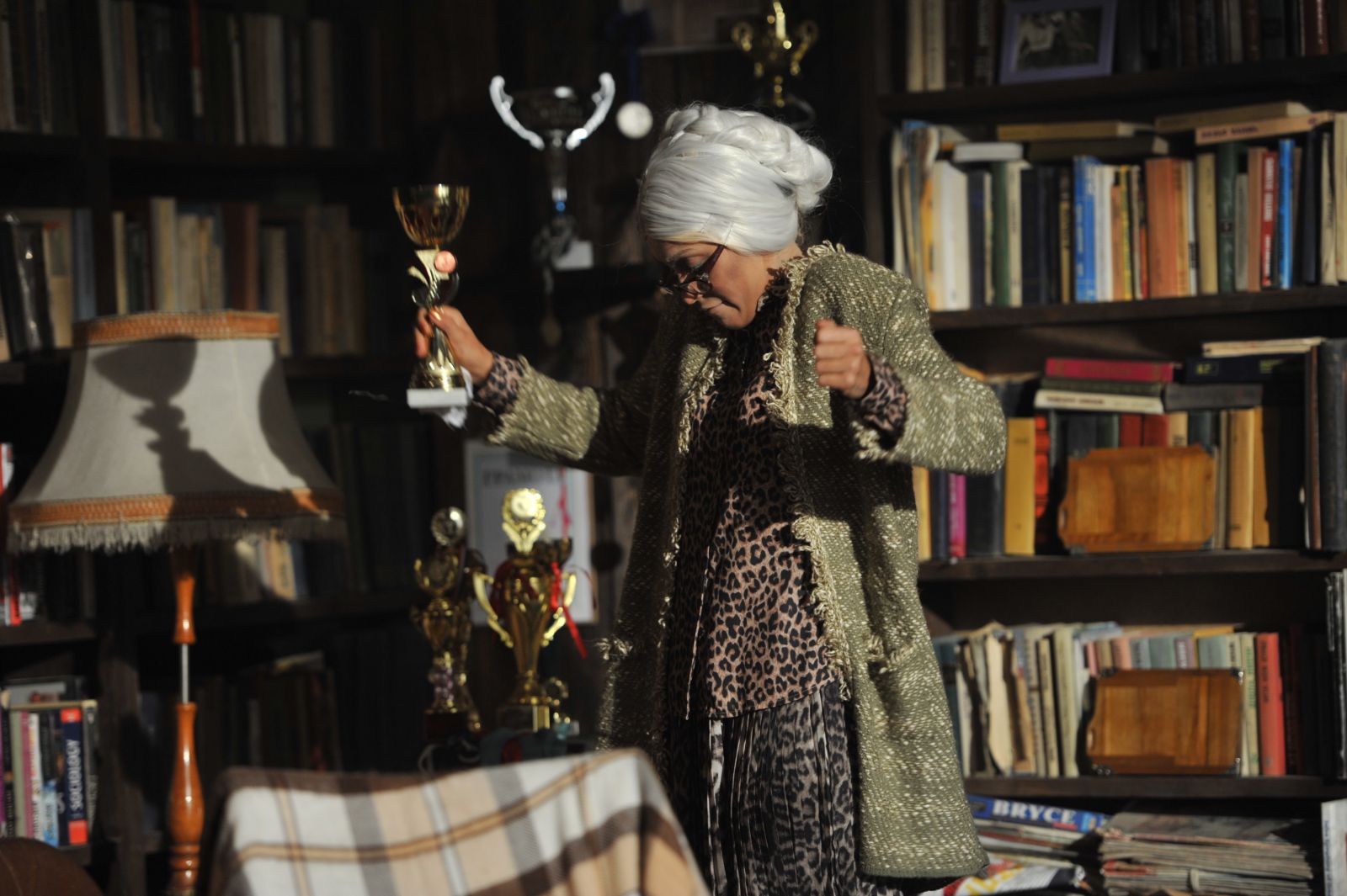 Регина Тодоренко перевоплотилась в 75-летнюю старуху в новом клипе